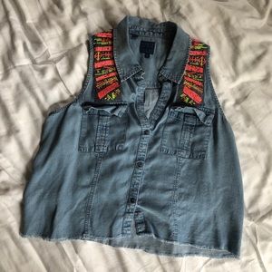 Guess Sleeveless Chambray Botton Down